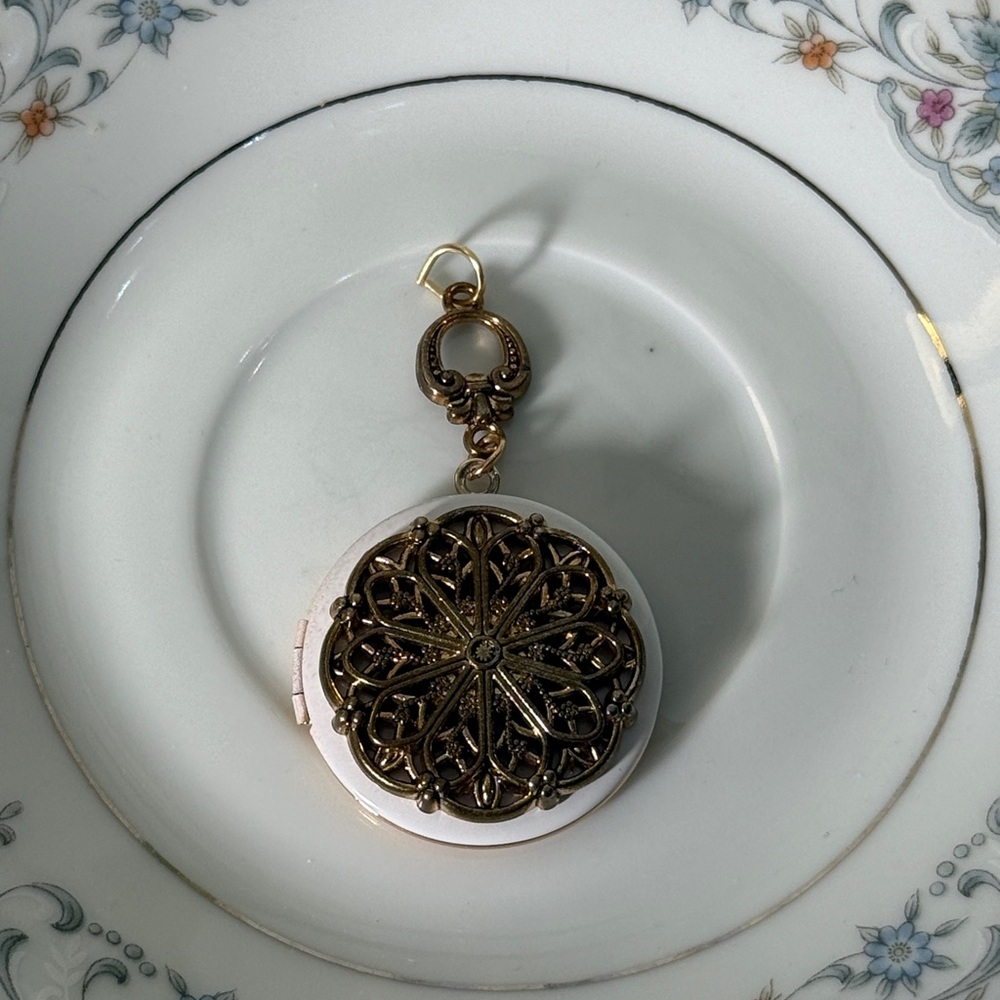Vintage-Inspired Floral Filigree Locket Pendant - White & Gold